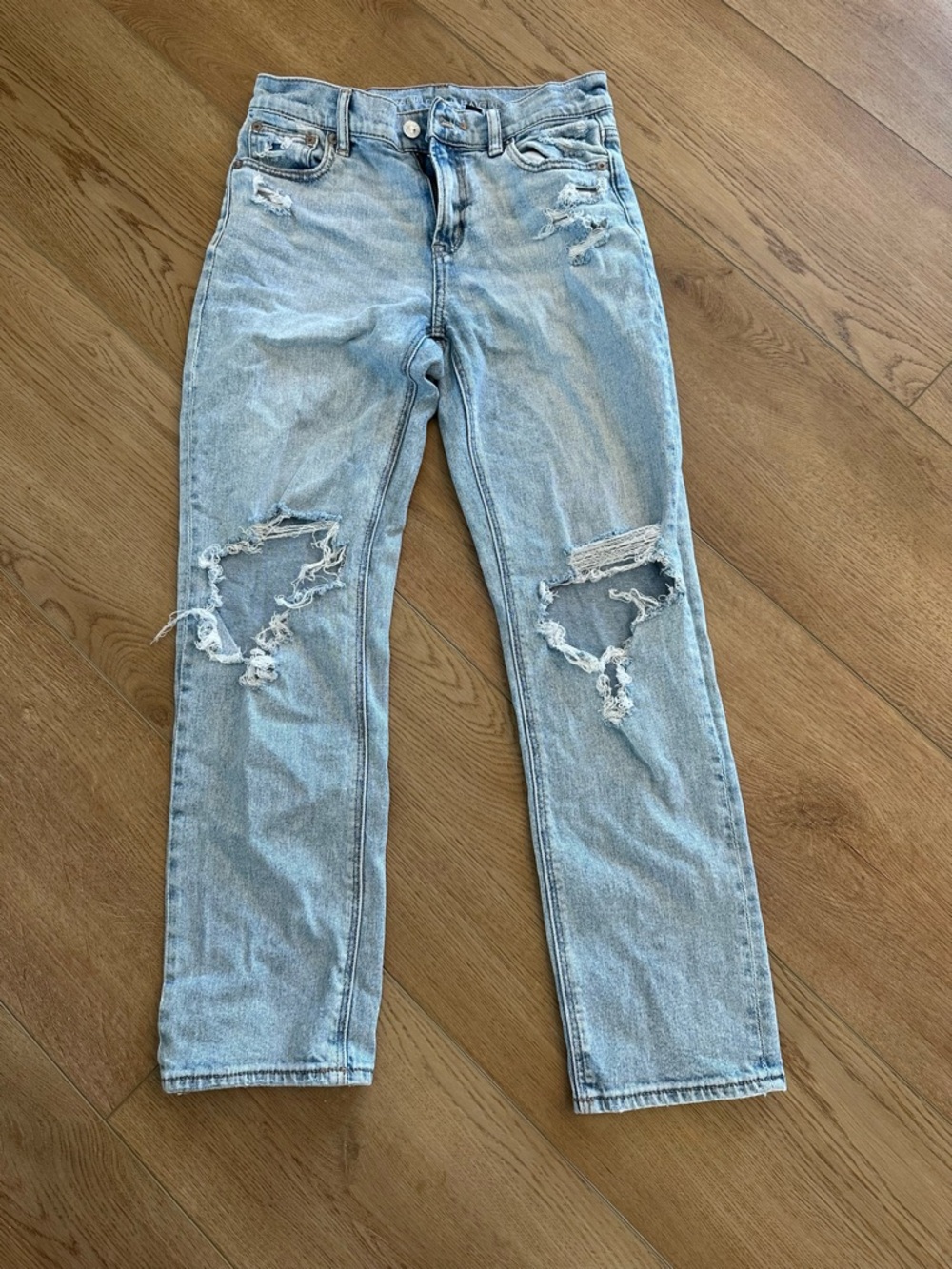 American Eagle Outfitters Light Blue Distressed Relaxed Jeans